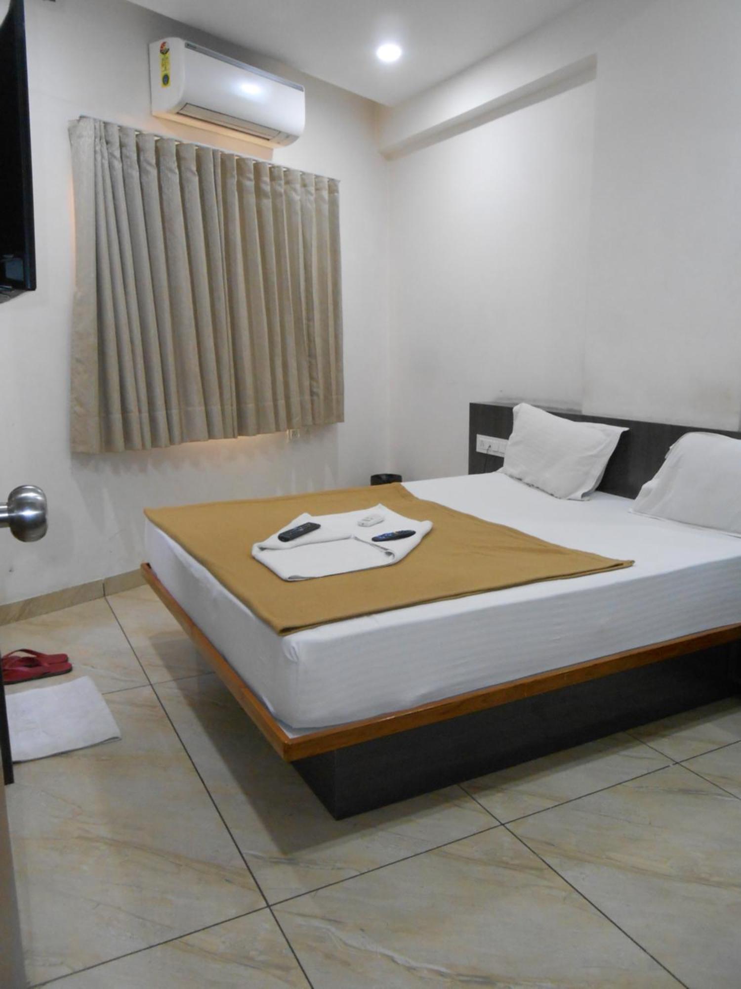 Hotel Crossview Palanpur Extérieur photo