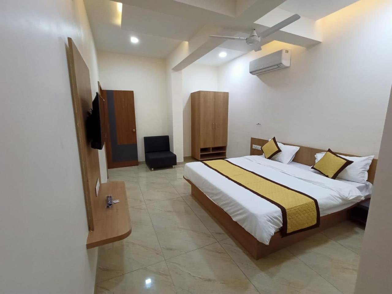 Hotel Crossview Palanpur Extérieur photo