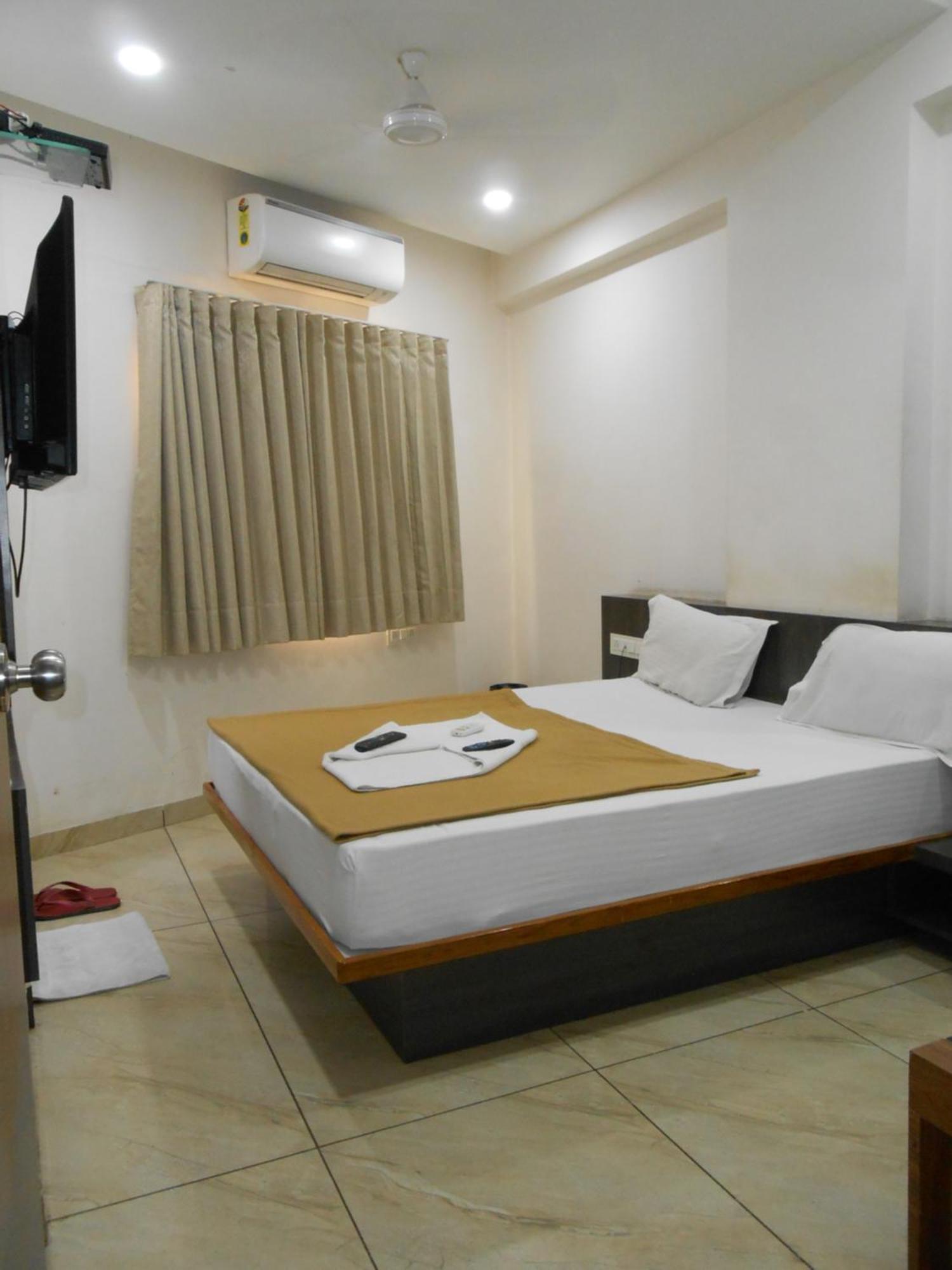 Hotel Crossview Palanpur Extérieur photo