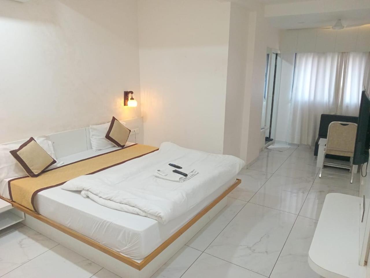 Hotel Crossview Palanpur Extérieur photo