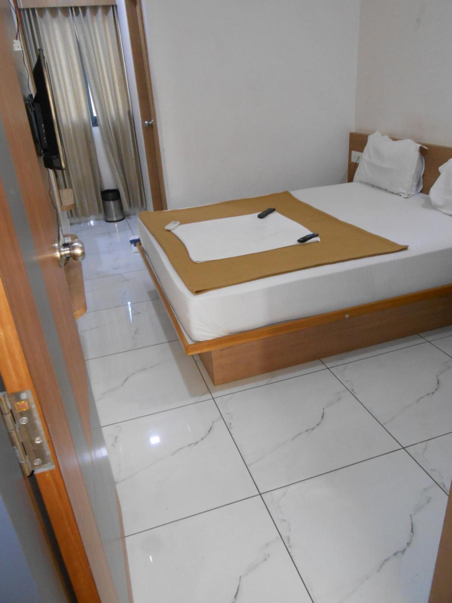 Hotel Crossview Palanpur Extérieur photo